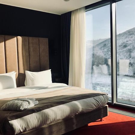 Maqan Hotel Алматы Экстерьер фото