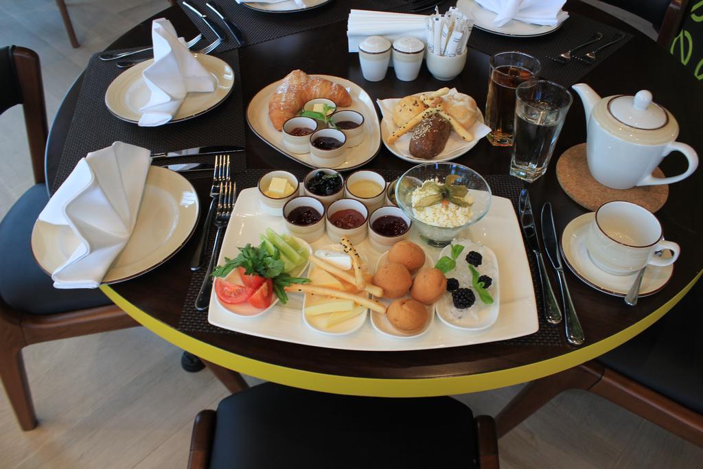 Maqan Hotel Алматы Экстерьер фото